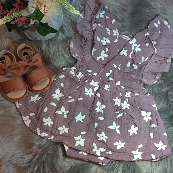 Cute baby girl summer romper with head band. Shoes not included. - Picture 2 of 2